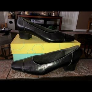 COMFORTABLE! Life Stride “Rayburn” Size 8.5M